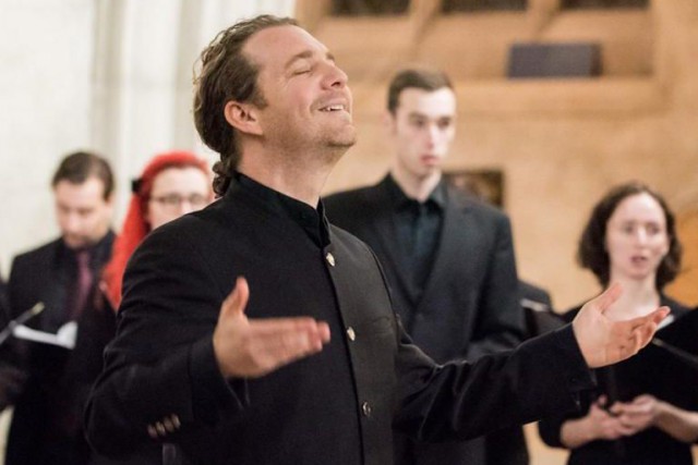 photo of Dan and choir